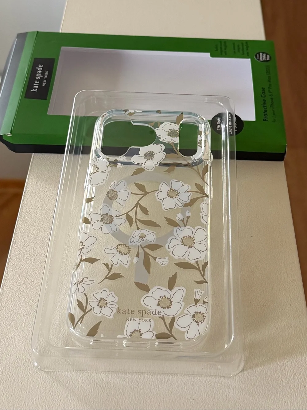 Brand new”Kate Spade”phone case for iPhone 17 Pro Max (MagSafe,12ft drop protec)